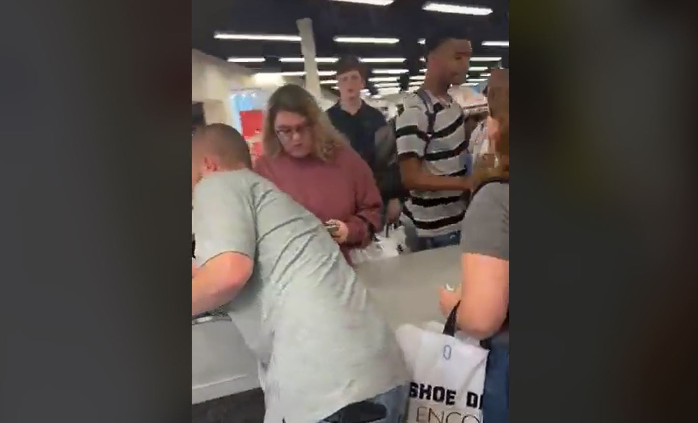 Renuncia trabajadores Tienda de Zapatos