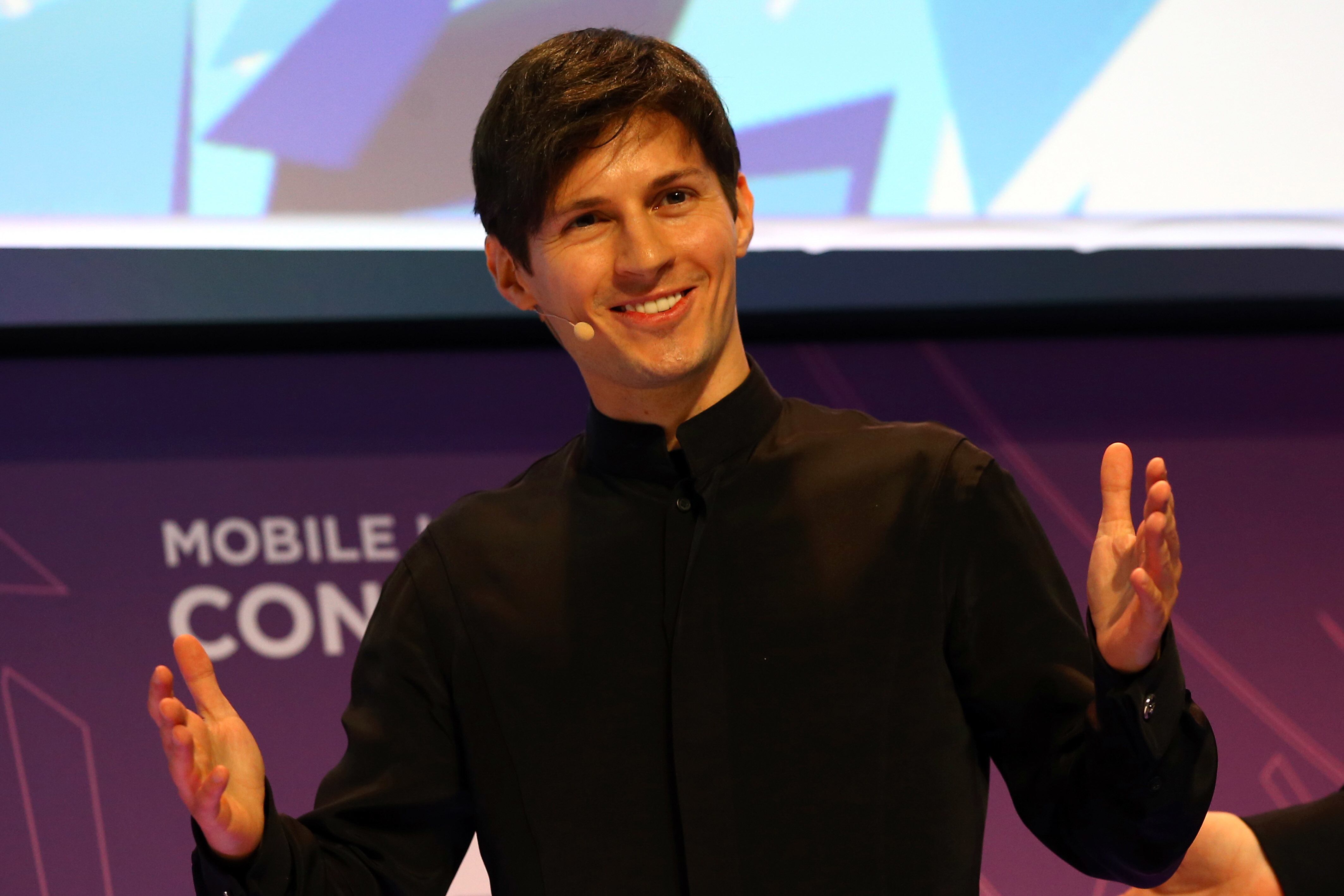 El fundador y CEO de Telegram, Pavel Durov, pronuncia su conferencia magistral durante el segundo día del Congreso Mundial de Móviles en el complejo Fira Gran Via de Barcelona, ​​España, el 23 de febrero de 2016. El Congreso Mundial de Móviles anual acoge algunas de las empresas de comunicaciones más grandes del mundo, el espectáculo Se extiende del 22 al 25 de febrero. Foto de Manuel Blondeau/AOP.Press/Corbis (Foto de AOP.Press/Corbis vía Getty Images)