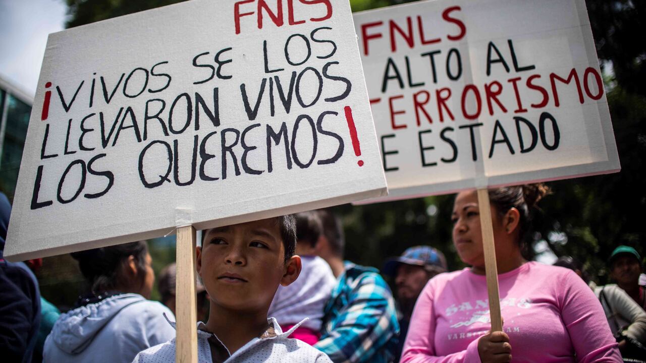 ¡Vivos se los llevaron, vivos los queremos!, gritan los familiares de los desaparecidos en México.