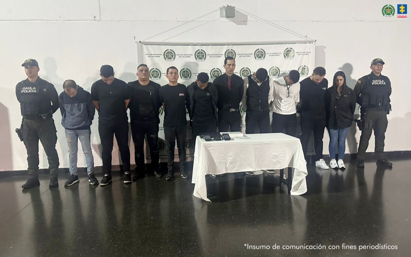 Diez empleados de dos bares del Parque Lleras, en Medellín, fueron detenidos por secuestro y agresión a turistas que se negaron a pagar 14 millones de pesos por tres botellas de licor.