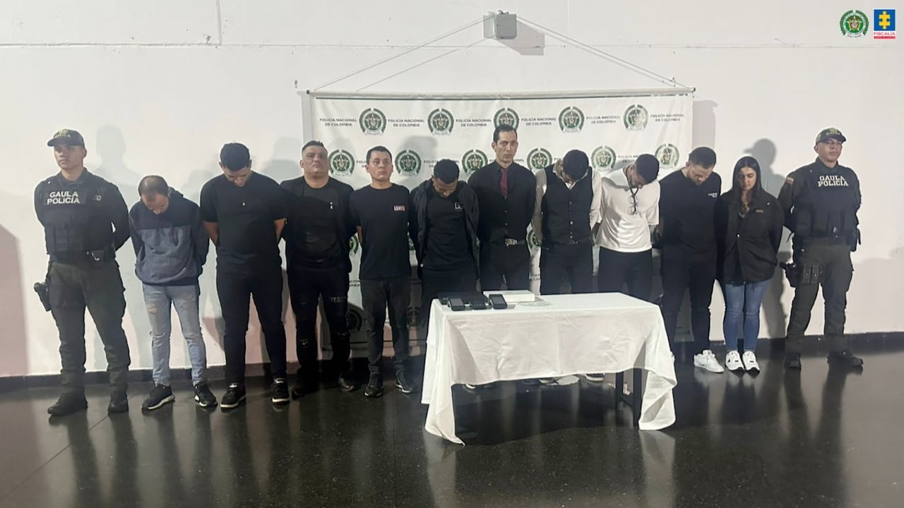 Diez empleados de dos bares del Parque Lleras, en Medellín, fueron detenidos por secuestro y agresión a turistas que se negaron a pagar 14 millones de pesos por tres botellas de licor.