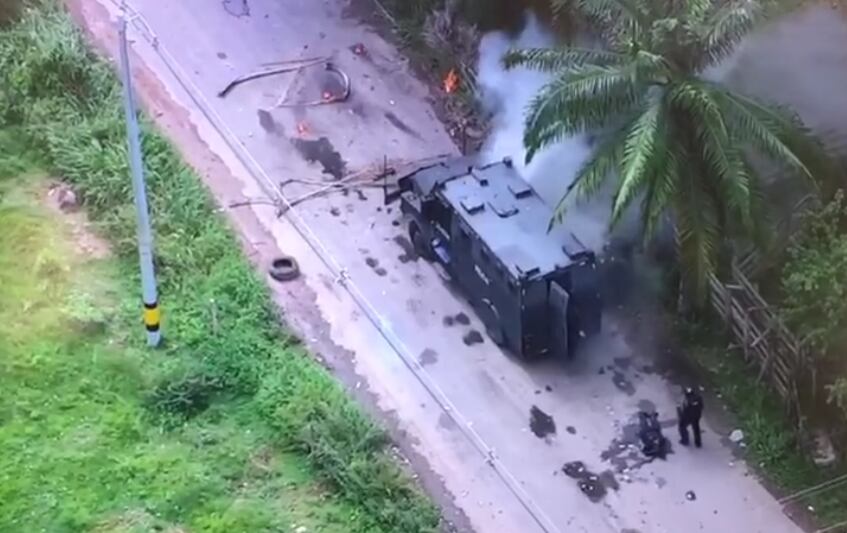 Tres uniformados resultaron con heridas de gravedad.