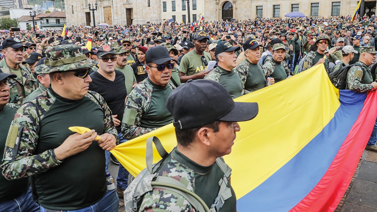 Manifestación de reservistas y veteranos de la fuerza pública en Colombia.