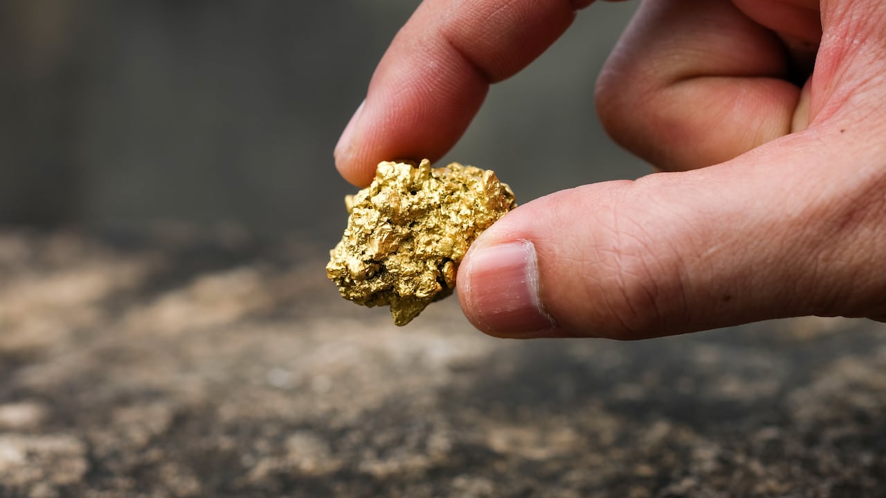 El oro en estado puro es un mineral que se encuentra en las entrañas de la tierra. (Foto:123RF)
