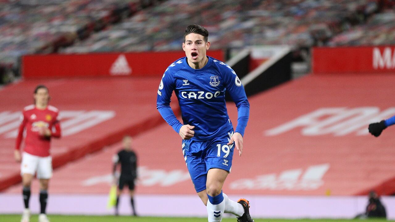 James Rodríguez del Everton celebra después de anotar el segundo gol de su equipo durante un partido de fútbol de la Premier League inglesa entre Manchester United y Everton en el estadio Old Trafford en Manchester, Inglaterra, el sábado de febrero. 6 de febrero de 2021 (Alex Pantling / Pool vía AP)