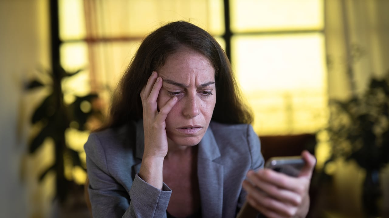 Un corte total de llamadas y mensajes puede indicar que alguien más tomó control de la línea