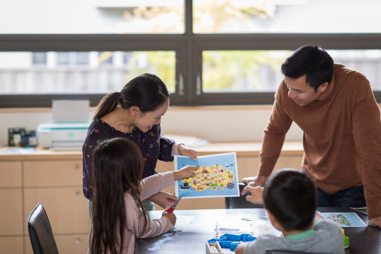 Según el documento ‘Opinión sobre el valor y el futuro de la educación en lenguas’ de la Universidad de Jyväskylä Group de Finlandia, el aprendizaje de un segundo idioma aumenta la capacidad de resolución de problemas, el pensamiento crítico y la escucha, además de mejorar la memoria, la concentración y la capacidad multitarea. Foto: Cortesía HP Inc