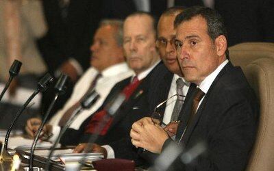 Juan Manuel Corzo (primer plano) es presidente del Senado e integra la Comisión Primera. Hace parte de una de las bancadas de mayor peso ideológico, y que en 2009 ayudó a que constitucionalmente se reestableciera la prohibición de la dosis mínima. 