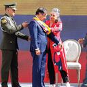 Roy Barreras, presidente del Senado, invitó a María José Pizarro, hija del asesinado líder del M-19 Carlos Pizarro, a ponerle la banda presidencial a Gustavo Petro. Fue un acto emocionante y simbólico.