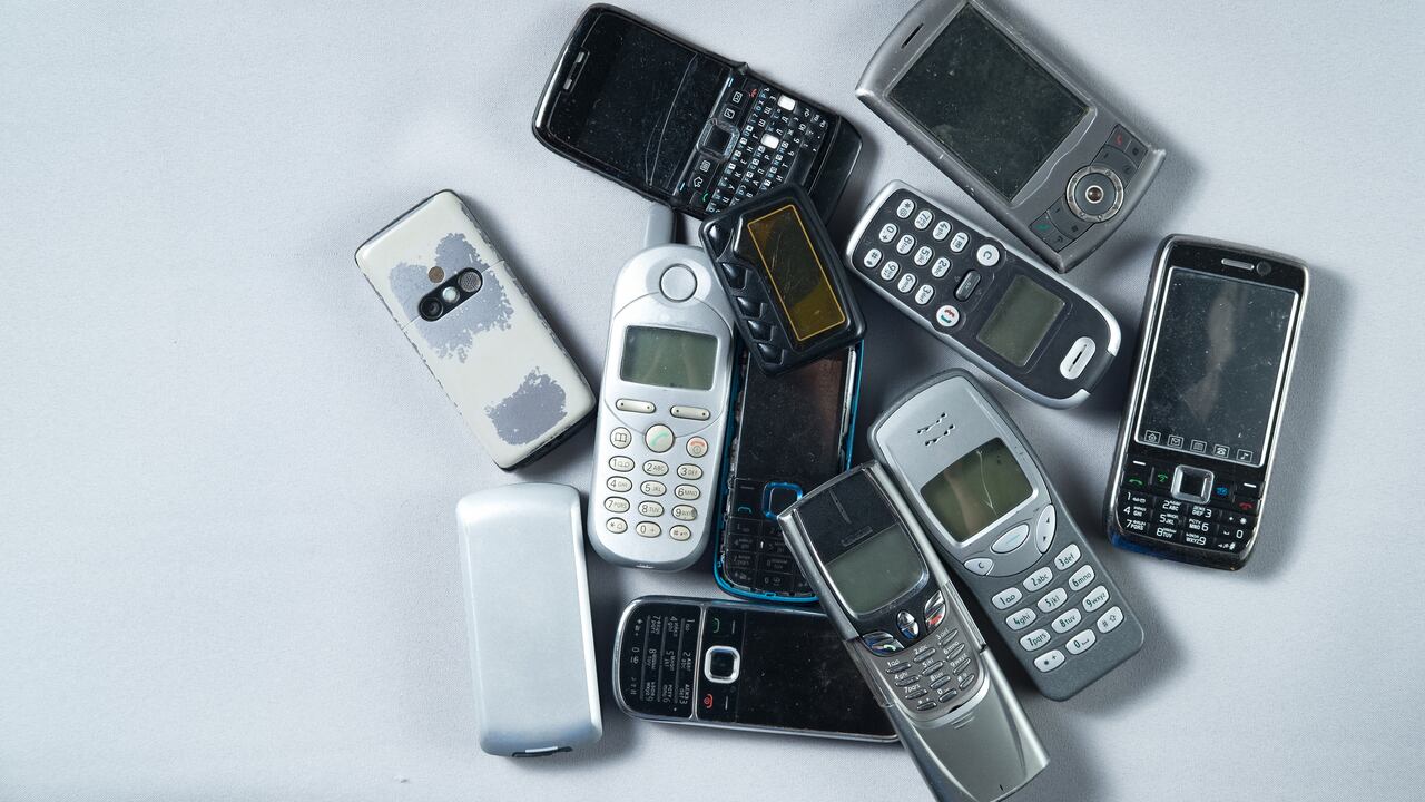 Lo que nadie le dice sobre los celulares viejos y el riesgo de incendio.
