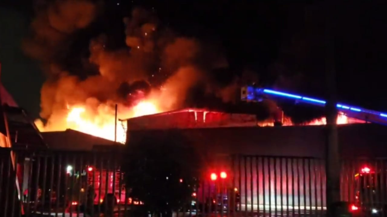 Incendio en bodega de reciclaje de Medellín.