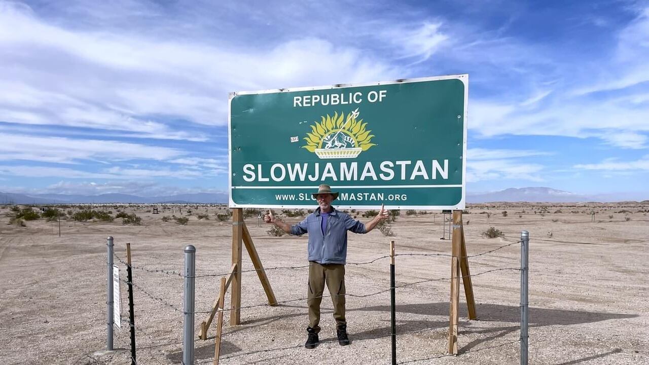 La República de Slowjamastán fundador por Randy “R Dub!” Williams