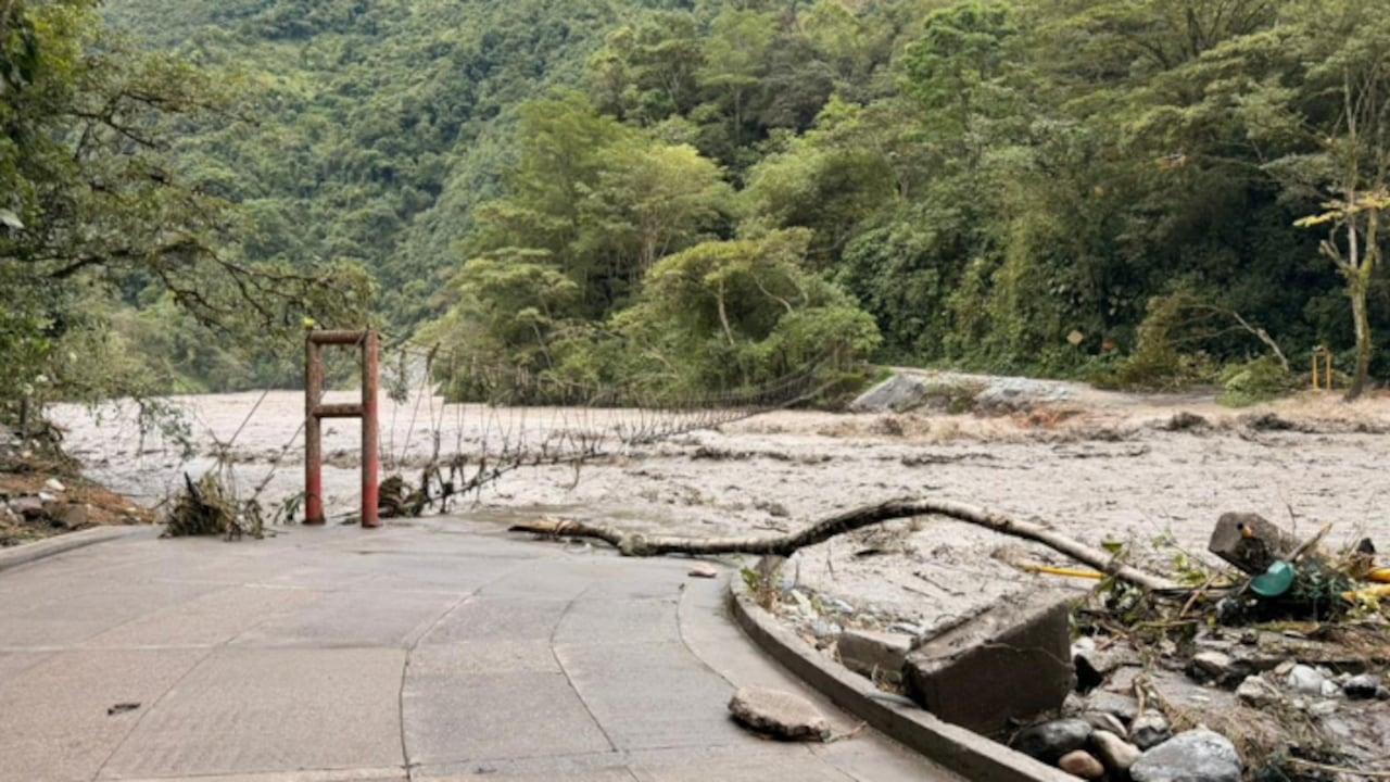 Puente El Ocal colapsado en Guayabetal