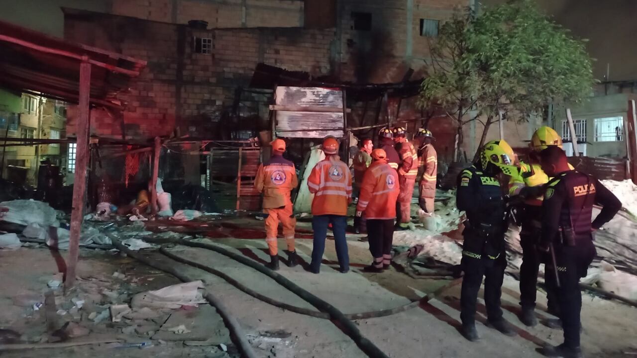 Incendio en Bosa consumió una bodega de reciclaje.