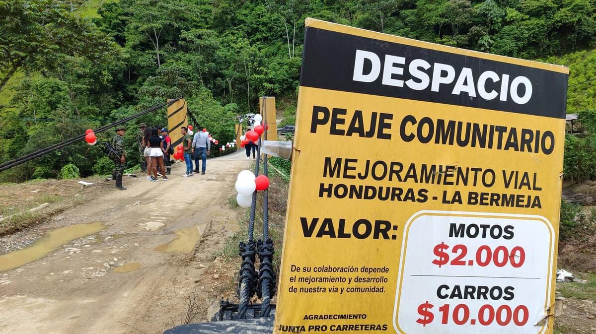 Las disidencias de las Farc en el Cauca inauguran Puente en vereda del municipio El Tambo.
