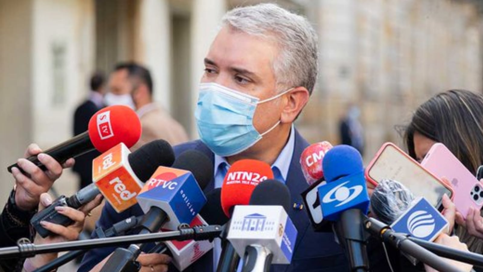 El mandatario agregó que se está haciendo una revisión de los puentes, que estaban obstaculizados, para ver si no hay daños estructurales.