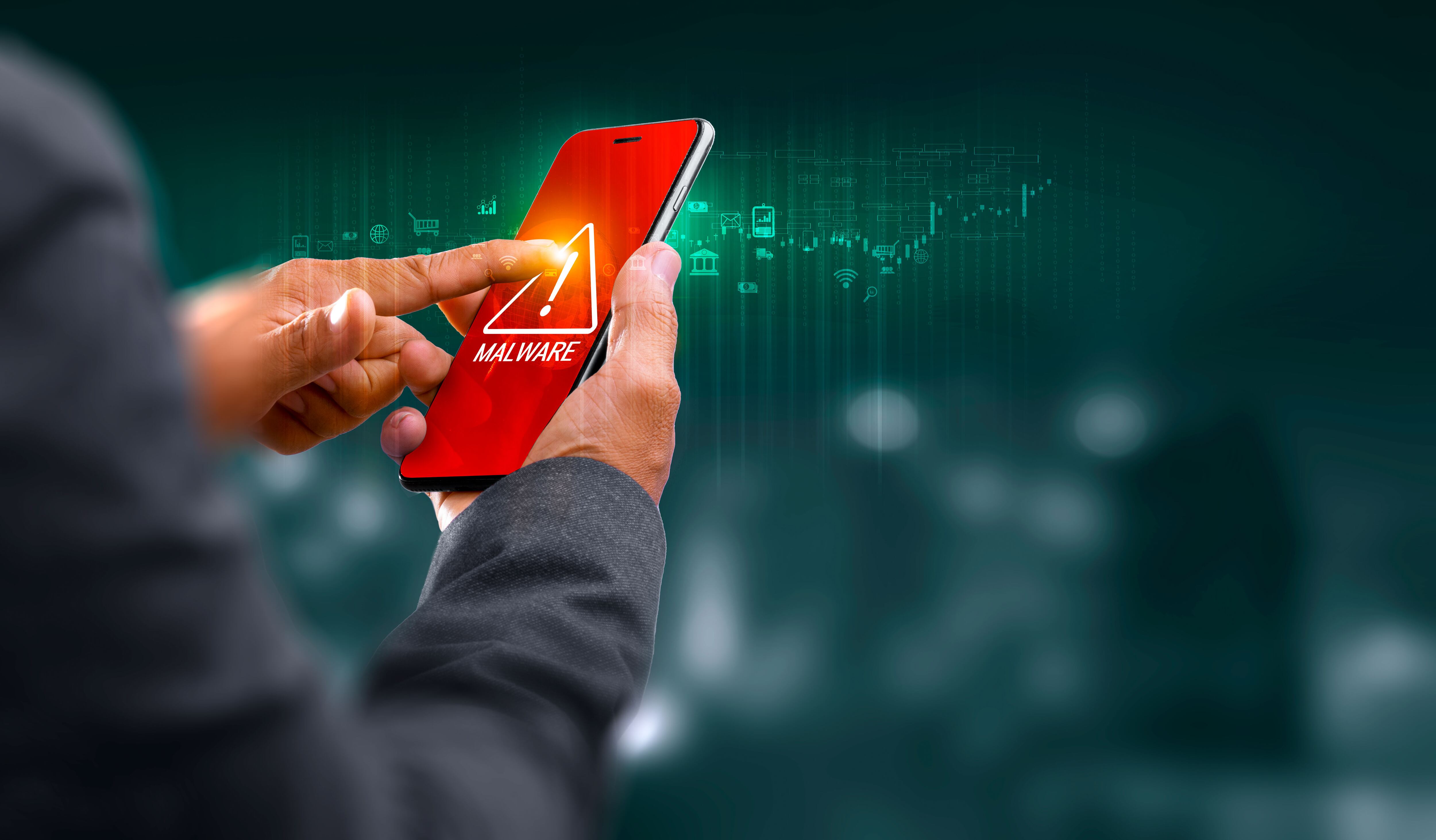 La presencia de malware o virus en el celular puede ralentizar su rendimiento.