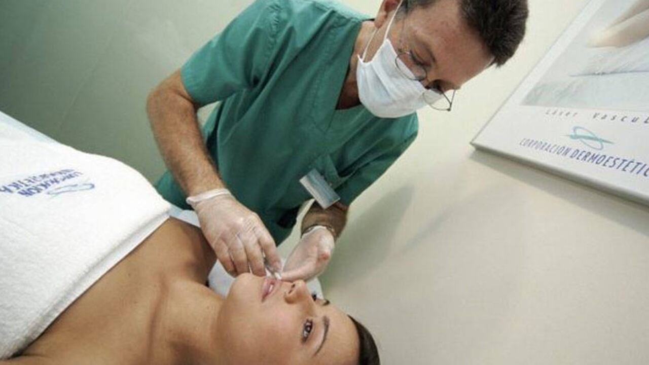 A pesar de la crisis, Venezuela sigue atrayendo a mujeres de todo el mundo interesadas en practicarse cirugías estéticas.