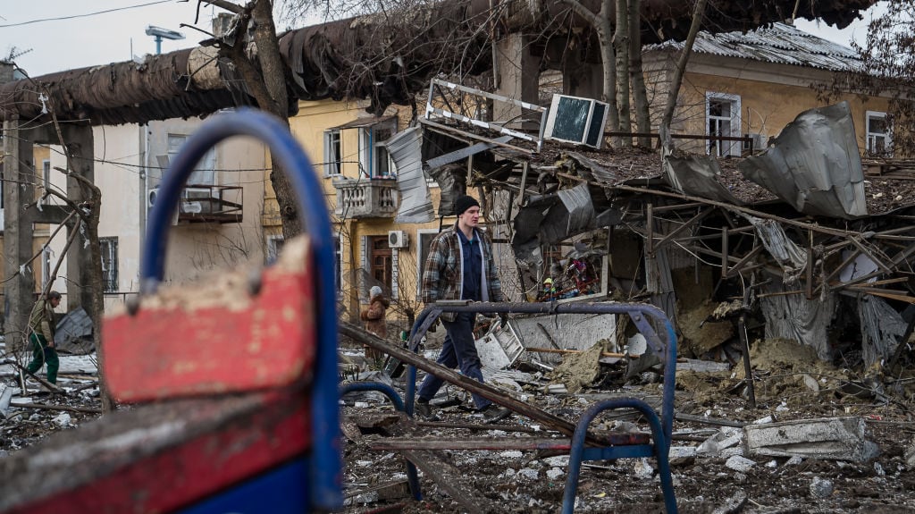El ataque con drones rusos provocó un incendio en Mykolaiv. Cinco edificios residenciales y al menos cuatro tiendas fueron destruidos.