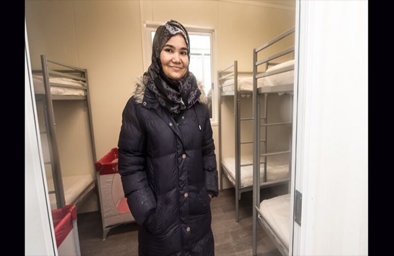 Así son las nuevas habitaciones en los containers instalados para los refugiados de Calais. Más de 1.000 inmigrantes accederán a una cama cómoda y a mejores condiciones de salubridad. Foto: Philippe Huguen / AFP