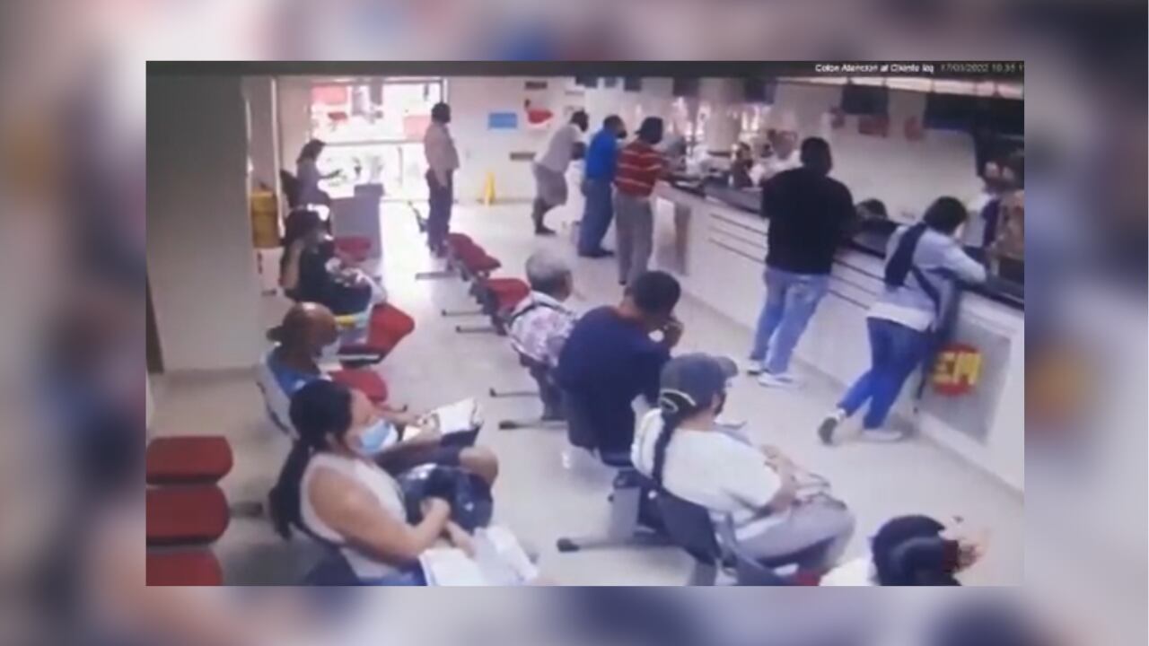 El hombre de camiseta negra habría activado el descontento de la ciudadanía con Emcali.