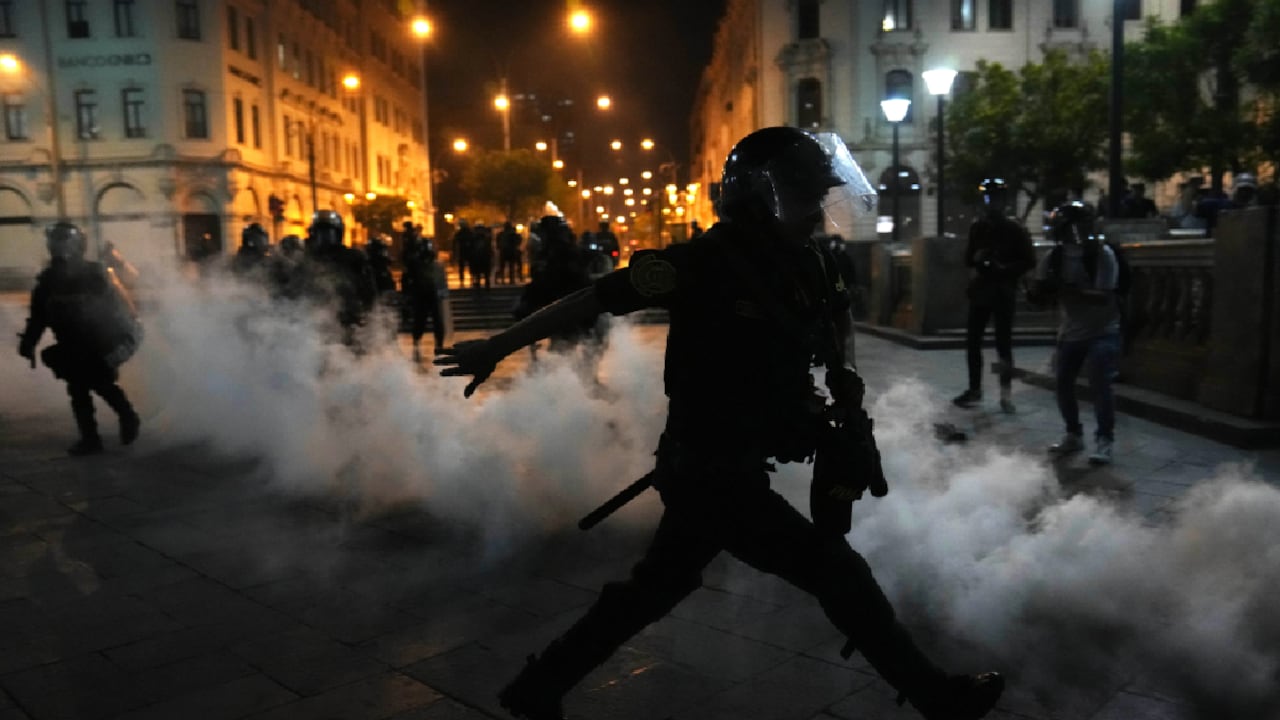 Las protestas en Perú ya dejan dos manifestantes muertos.