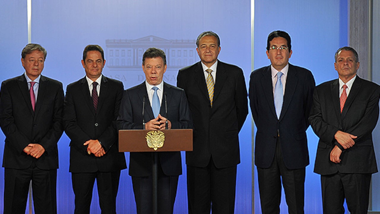 El Mandatario confirmó que el Ministro de Vivienda, Germán Vargas Lleras y el Secretario General de la Presidencia, Juan Mesa Zuleta, dimitieron y se dedicarán a trabajar en la Fundación Buen Gobierno junto al general (r) Óscar Naranjo, el exministro Gabriel Silva y el excodirector del Banco de la República, Juan José Echavarría.