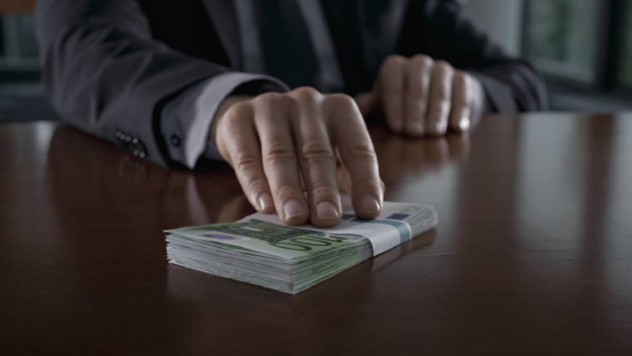 Tailandia creó comisión para investigar presunta corrupción que 'salpica' al 'número dos' de la Policía Nacional, Surachate Hakparn.