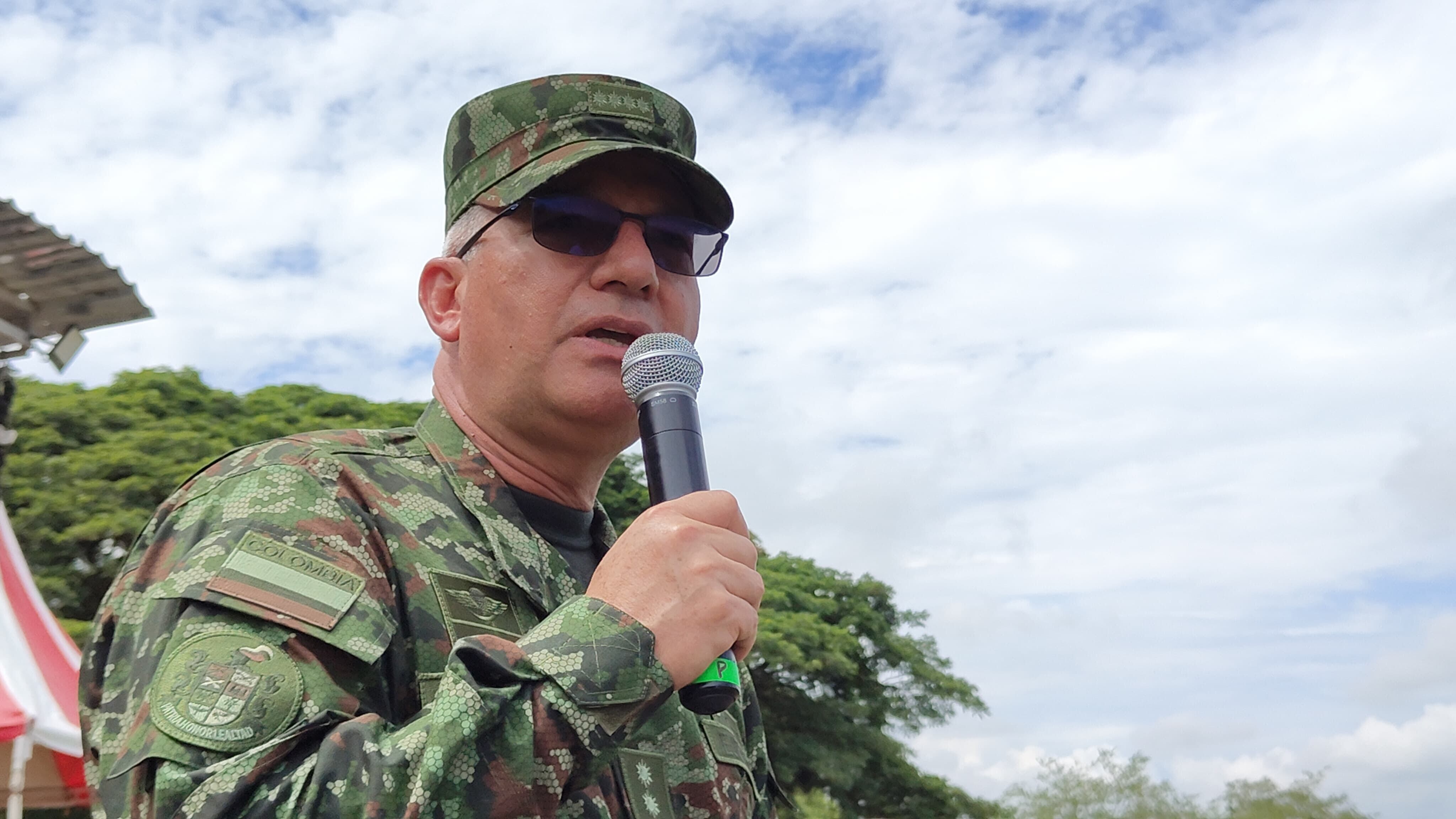 El comandante del Ejército Nacional, general Luis Emilio Cardozo, afirmó que los uniformados de la institución continúan con su labor constitucional en la zona rural de Jamundí, para restablecer el orden.