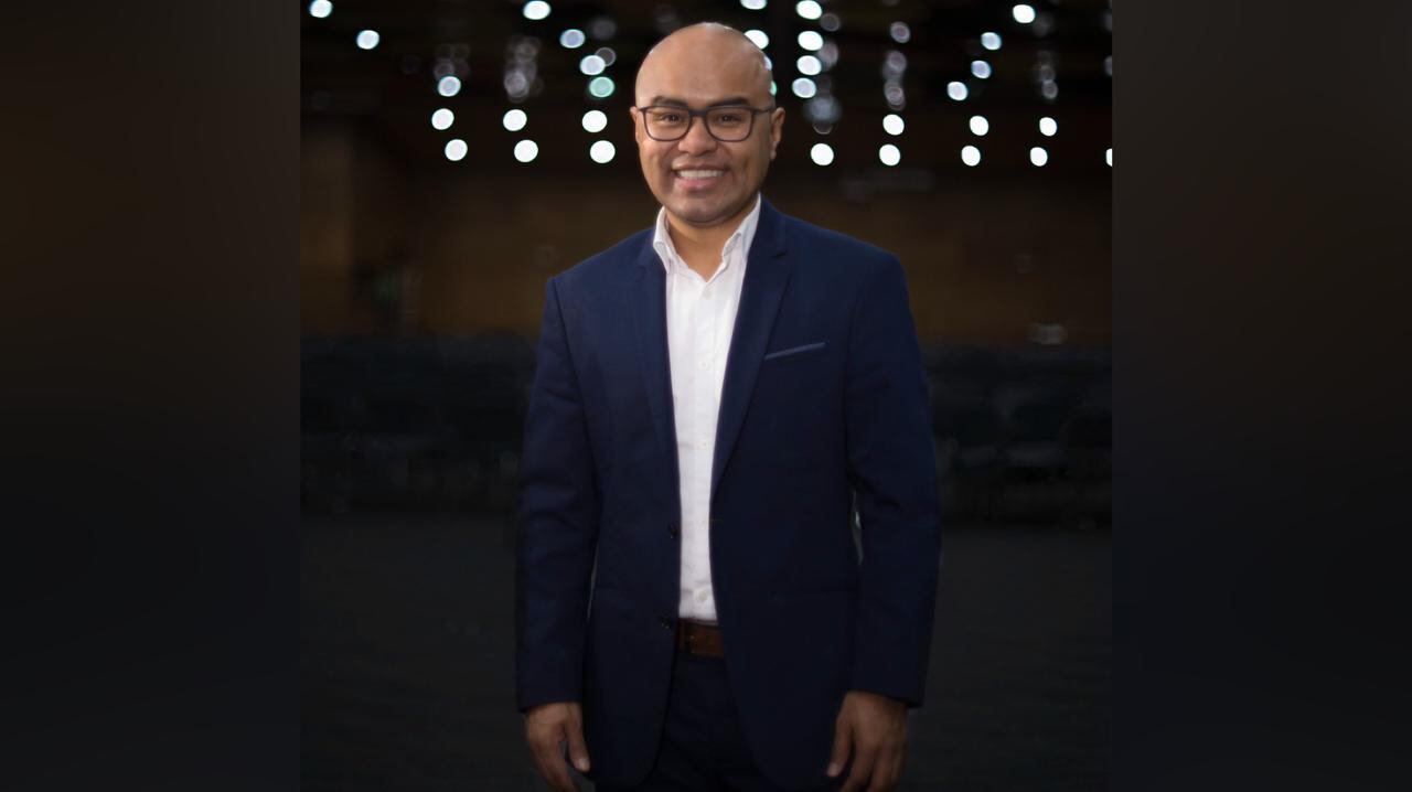 Diego Corrales es un consultor en asuntos públicos que lleva más de 20 años generando ideas, estrategias y proyectos con líderes, gobiernos y empresas.