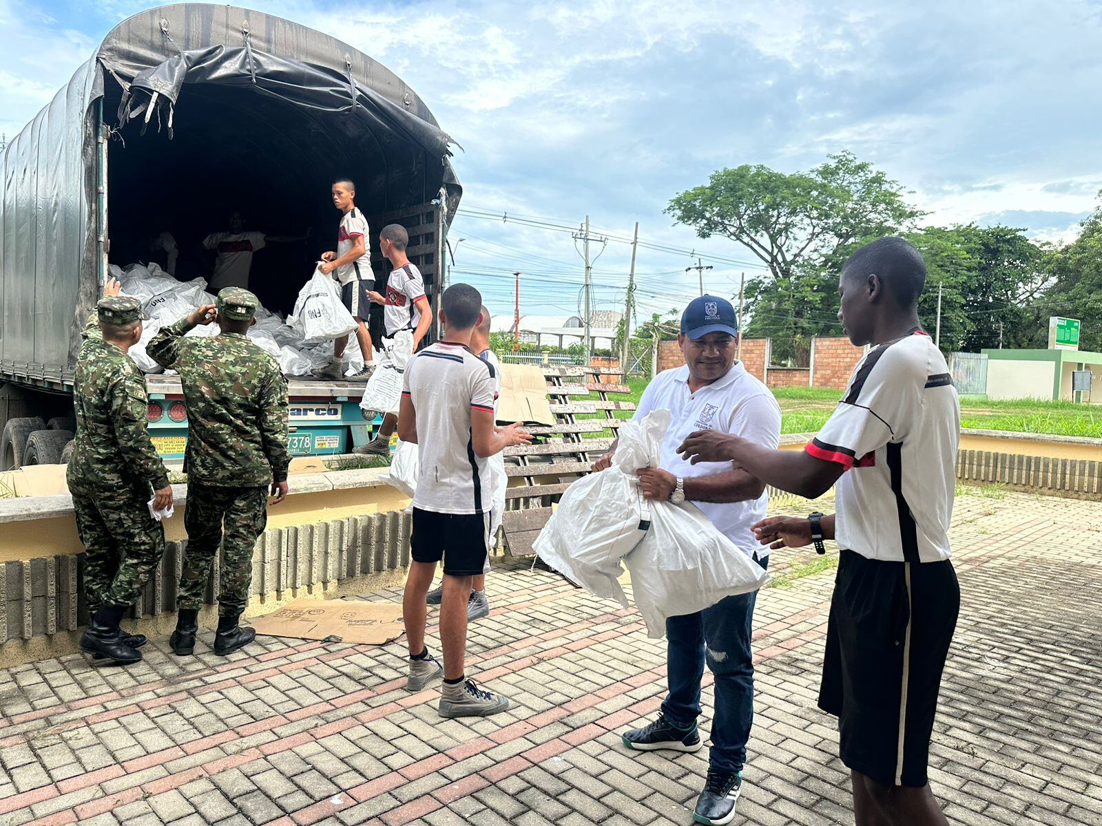 Llegada de las ayudas humanitarias a Córdoba.