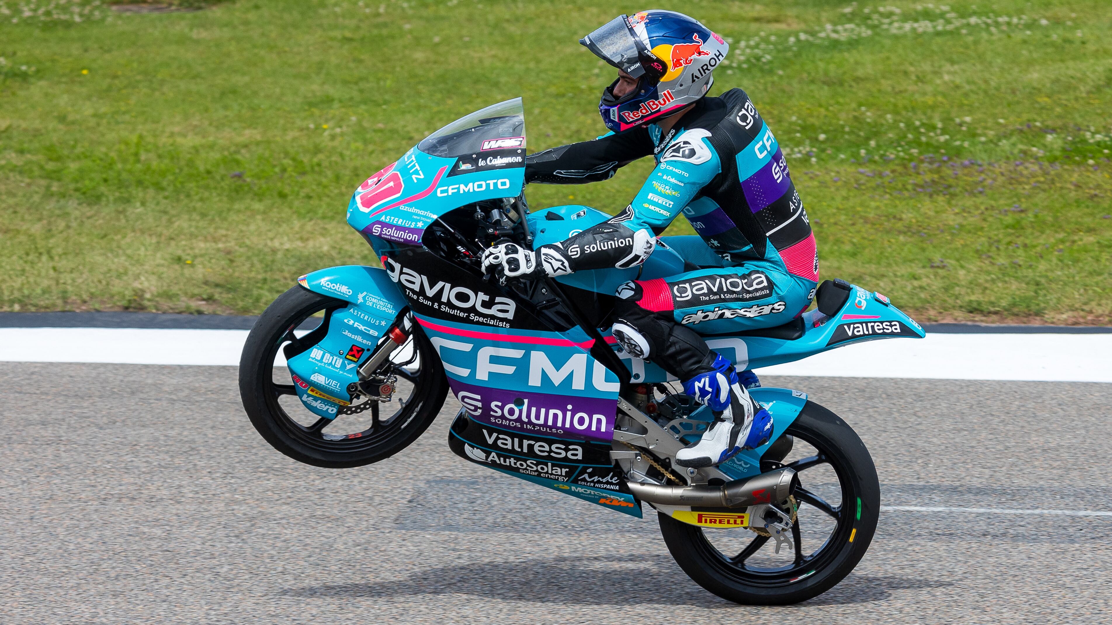 David Alonso, con 18 años, pinta para ser el gran futuro del MotoGP.