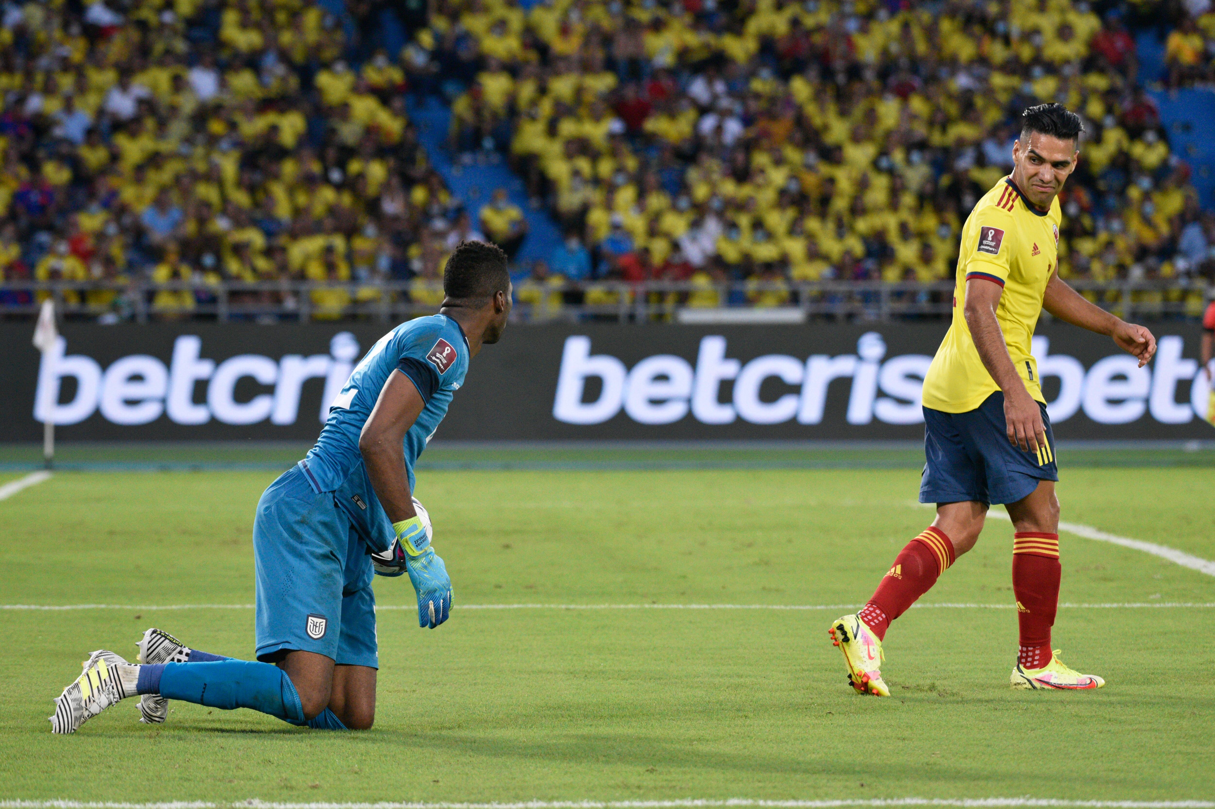 BARRANQUILLA, COLOMBIA - OCTOBER 14: Radamel Falcao of Colombia reacts to Alexander Domínguez of Ecuador during a match between Colombia and Ecuador as part of South American Qualifiers for Qatar 2022 at Estadio Metropolitano on October 14, 2021 in Barranquilla, Colombia. (Photo by Guillermo Legaria/Getty Images)