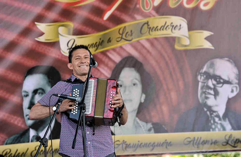 Alberto Jamaica, único rey vallenato de Bogotá, ganador  en 2006,  participa  en el cuarto concurso Rey de Reyes, el jueves 27 de abril de 2017, en el parque de la Leyenda Vallenata, en Valledupar, durante el quincuagesimo festival vallenato.  Foto: Carlos Julio Martínez / SEMANA