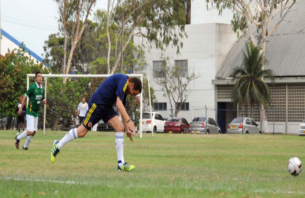 Germán Vargas Lleras, marcador por derecha del equipo colombiano, se mostró con pocos arrestos físicos. 