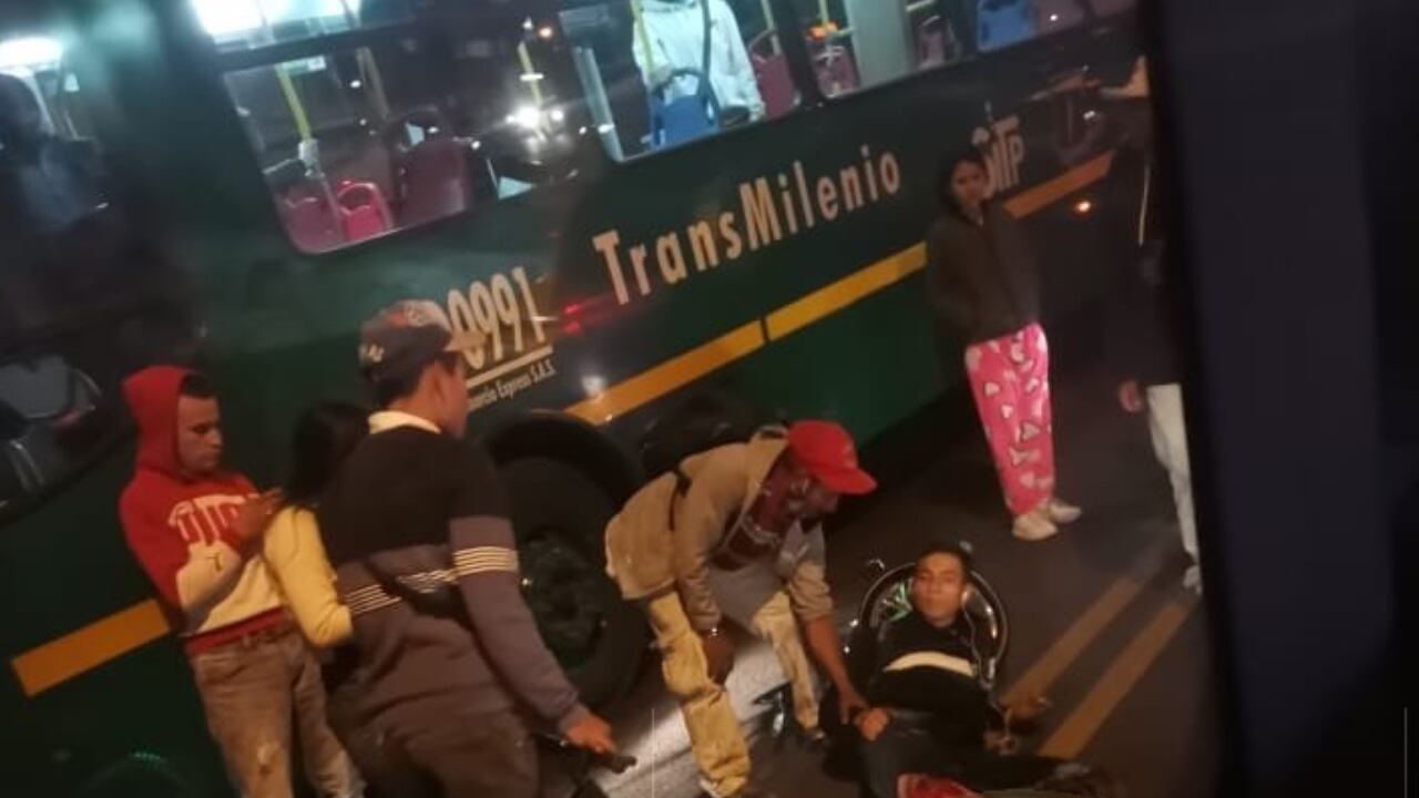 La peligrosa práctica está dejando ciclistas heridos