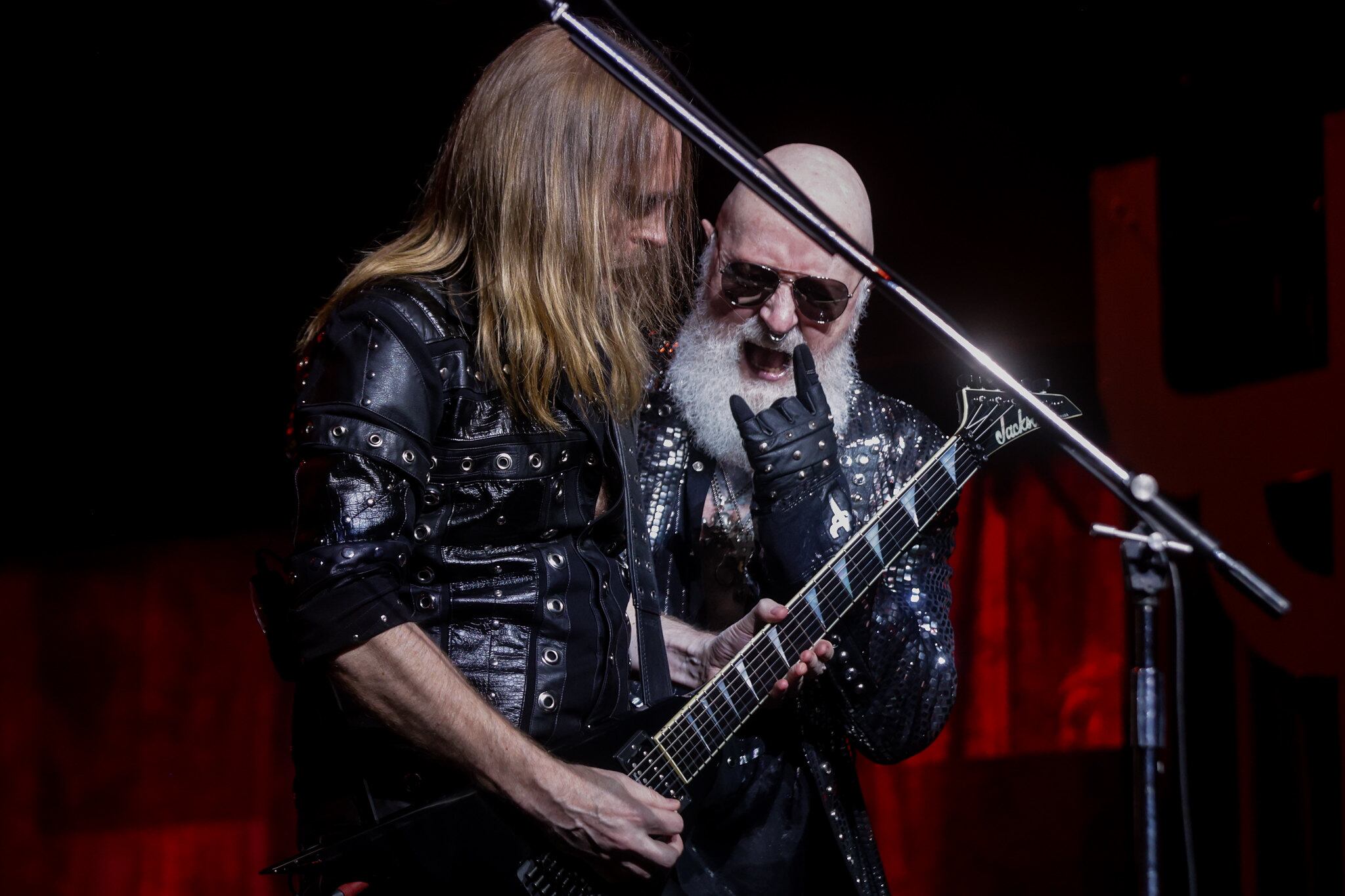 Richie Faulkner y Rob Halford, llevando a Judas Priest a escalas supersónicas.