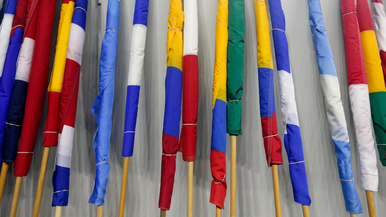 Un estudio difundido el 20 de septiembre de 2023 por el Pew Research Center señala que más de la mitad de los hispanos que hablan muy poco o nada de español asegura que otra persona hispana lo ha hecho sentir avergonzado o mal por eso.