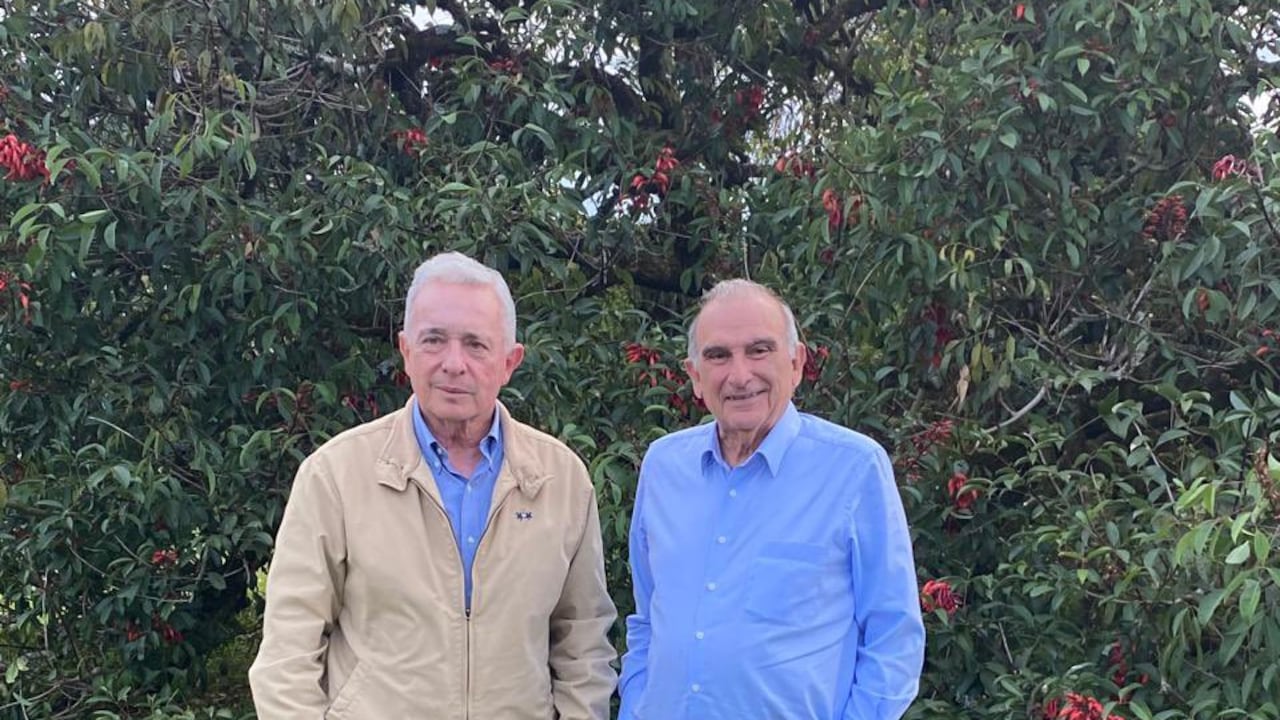 Álvaro Uribe y Humberto de la Calle