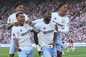 Jhon Duran debutó con gol en la Premier League con el Aston Villa