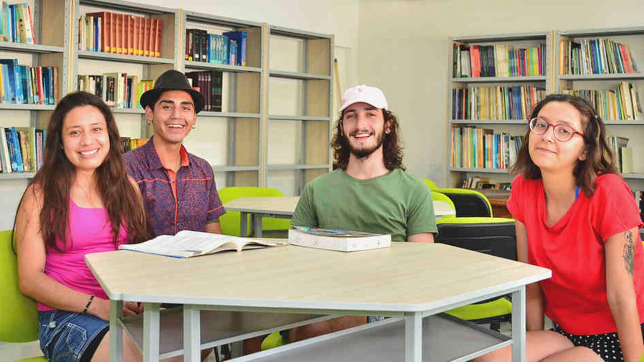 La universidad ha formado 34.000 profesionales. Cada semestre ingresan 2.300 personas de las 20.000 que se inscriben al año.