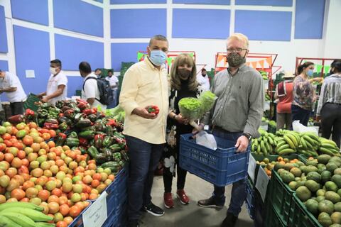 una de las estrategias que se vienen ejecutando con éxito en la ciudad desde algún tiempo es la Mercatón, que ofrece productos frescos traídos directamente del campo.