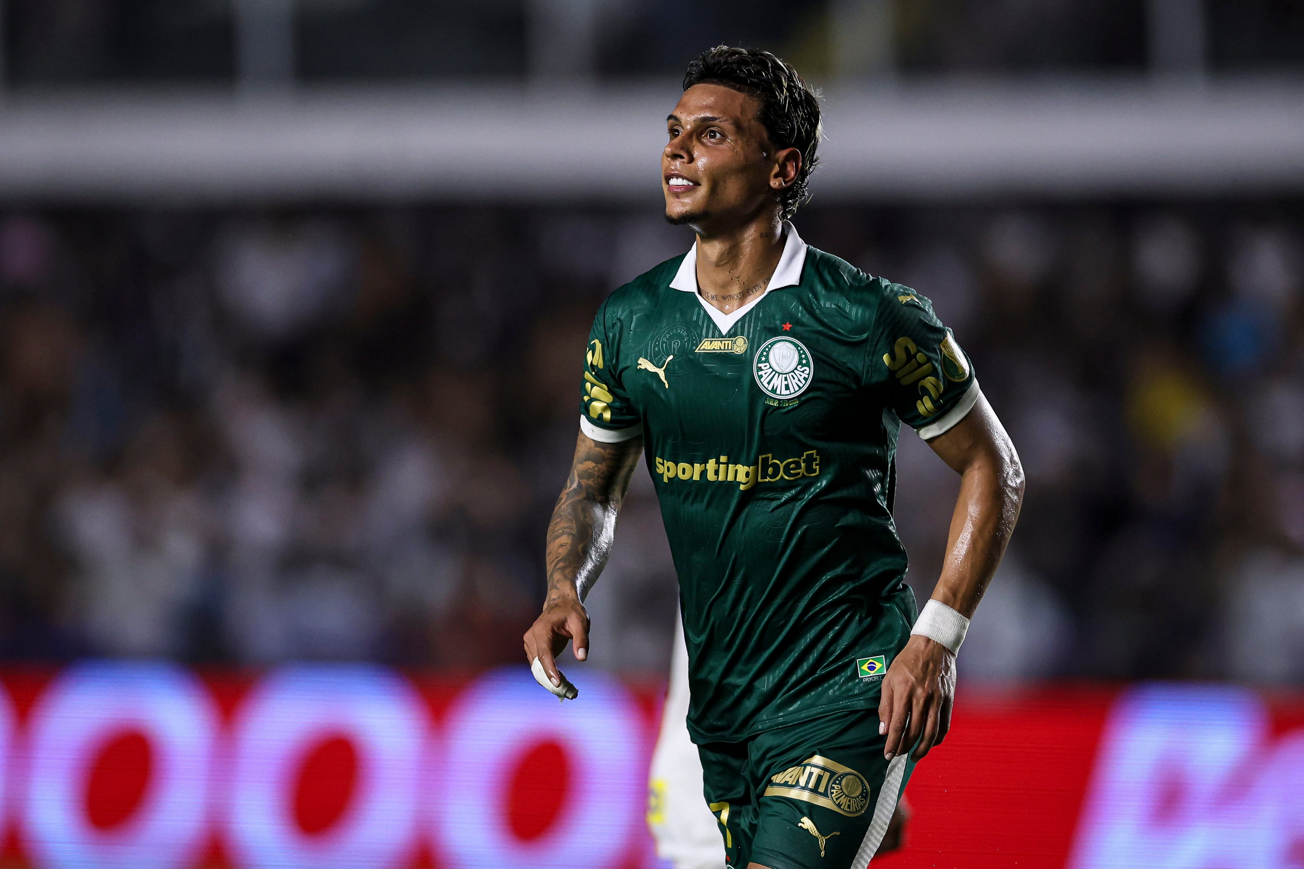 SANTOS, BRAZIL - JANUARY 22: Richard Ríos of Palmeiras celebrates after scoring his team's second goal during Campeonato Paulista A1 2025 football match between Santos FC and Palmeiras FC at Urbano Caldeira Stadium (Vila Belmiro) on January 22, 2025 in Santos, Brazil. (Photo by Marco Galvao/Sports Press Photo/Getty Images)