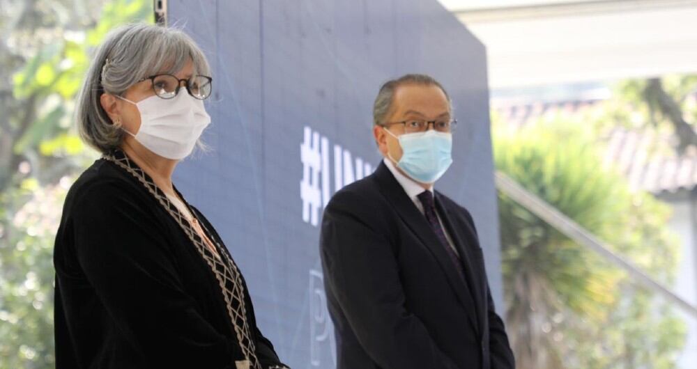 La presidenta saliente hizo un balance de su gestión ante el procurador Fernando Carrillo. Arranca la era de Cifuentes frente al tribunal de paz.