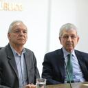 Ministro de Hacienda, Ricardo Bonilla y el director de la Cámara Colombiana de Infraestructura, CCI, Juan Martín Caicedo.
Foto: Cortesía Minhacienda para El País