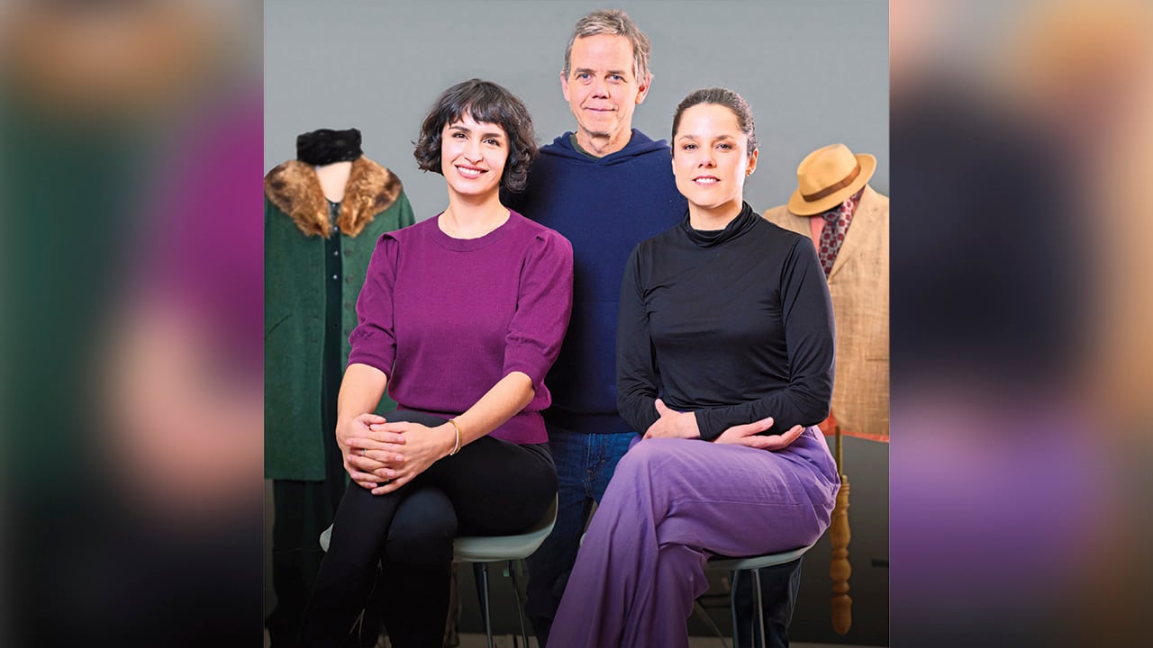 Fernanda Urrejola y Francisca Alegría (pareja creativa y matrimonio) recibieron en su equipo de showrunners al experimentado Andrés Wood. Juntos conjuran una serie que se justifica.