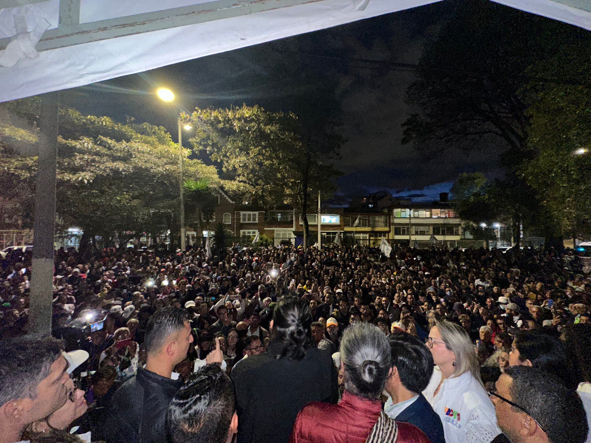 Más de 5.000 personas acompañaron a Gustavo Bolívar en la inauguración de su sede de campaña.