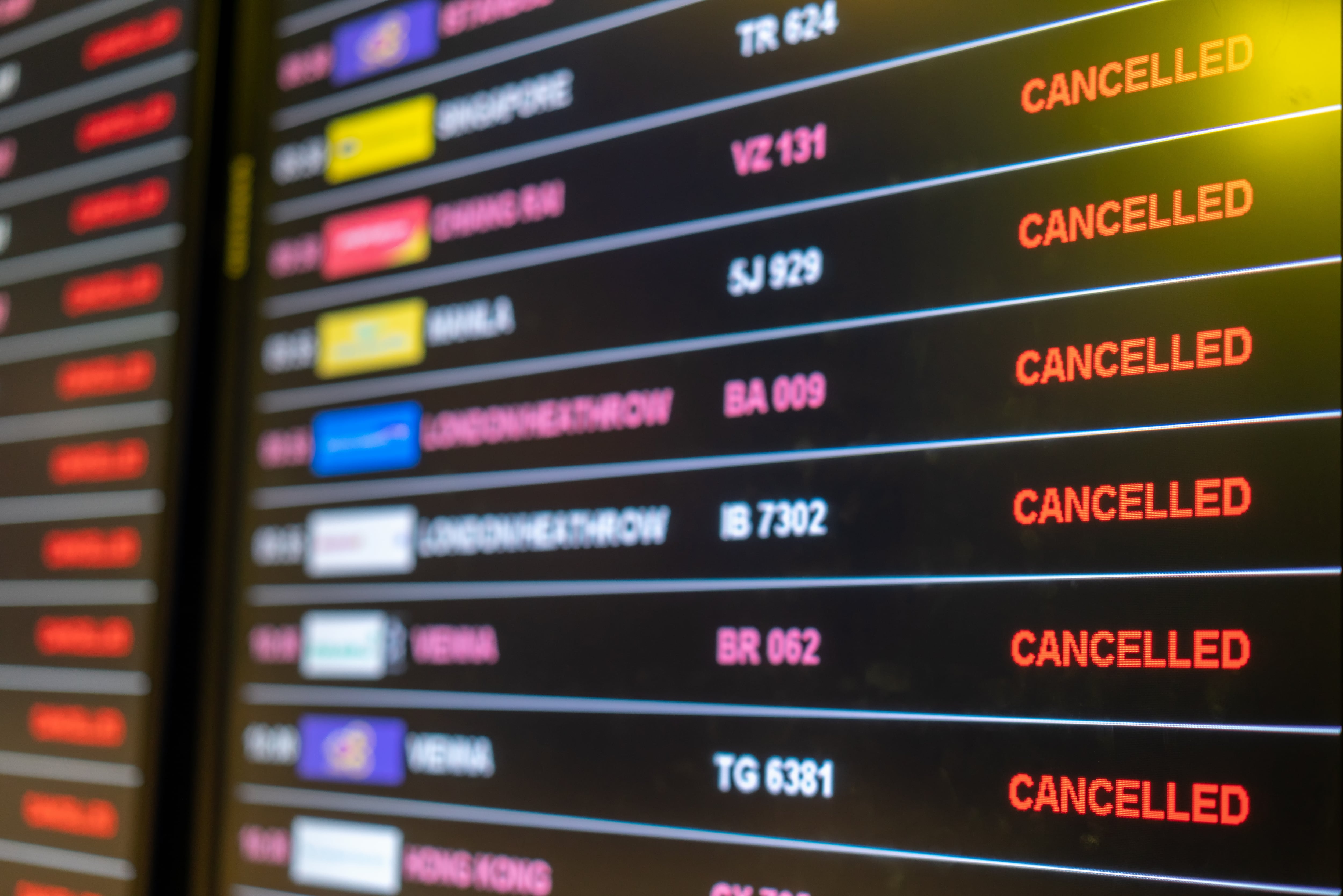 Aeropuertos como O’Hare, LaGuardia y Denver concentran la mayoría de los vuelos cancelados por falta de personal de la FAA, una situación que amenaza con extenderse durante todo noviembre.