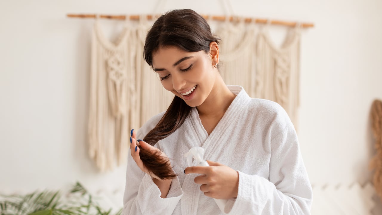 Masajear el cuero cabelludo es fundamental para acelerar el crecimiento del pelo.