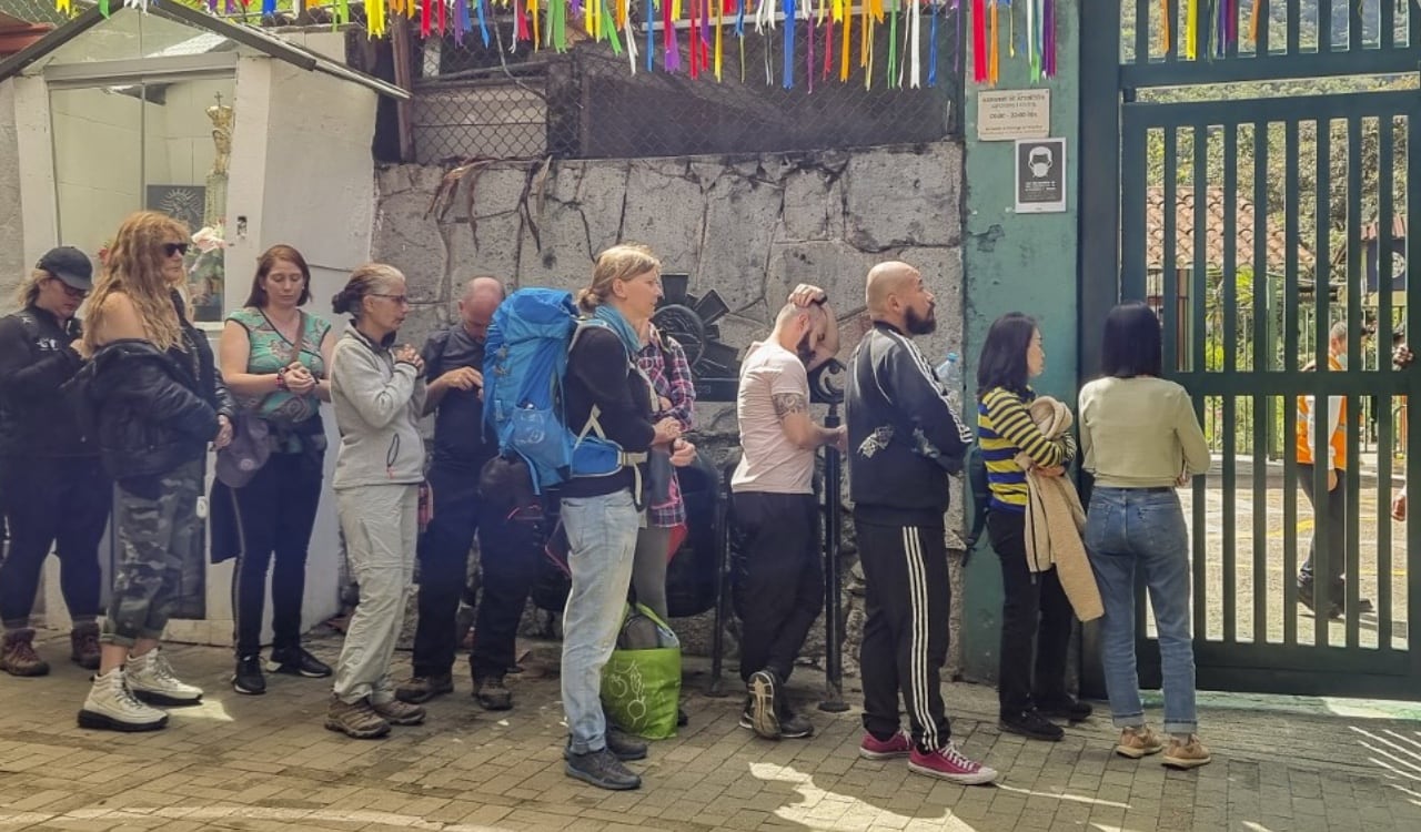 Turistas de diferentes partes del mundo no pueden salir de Machu Picchu debido a las protestas que se viven en Perú.